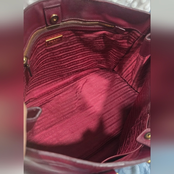 Prada GALLARIA burgandy Bag with COA - Picture 6 of 11